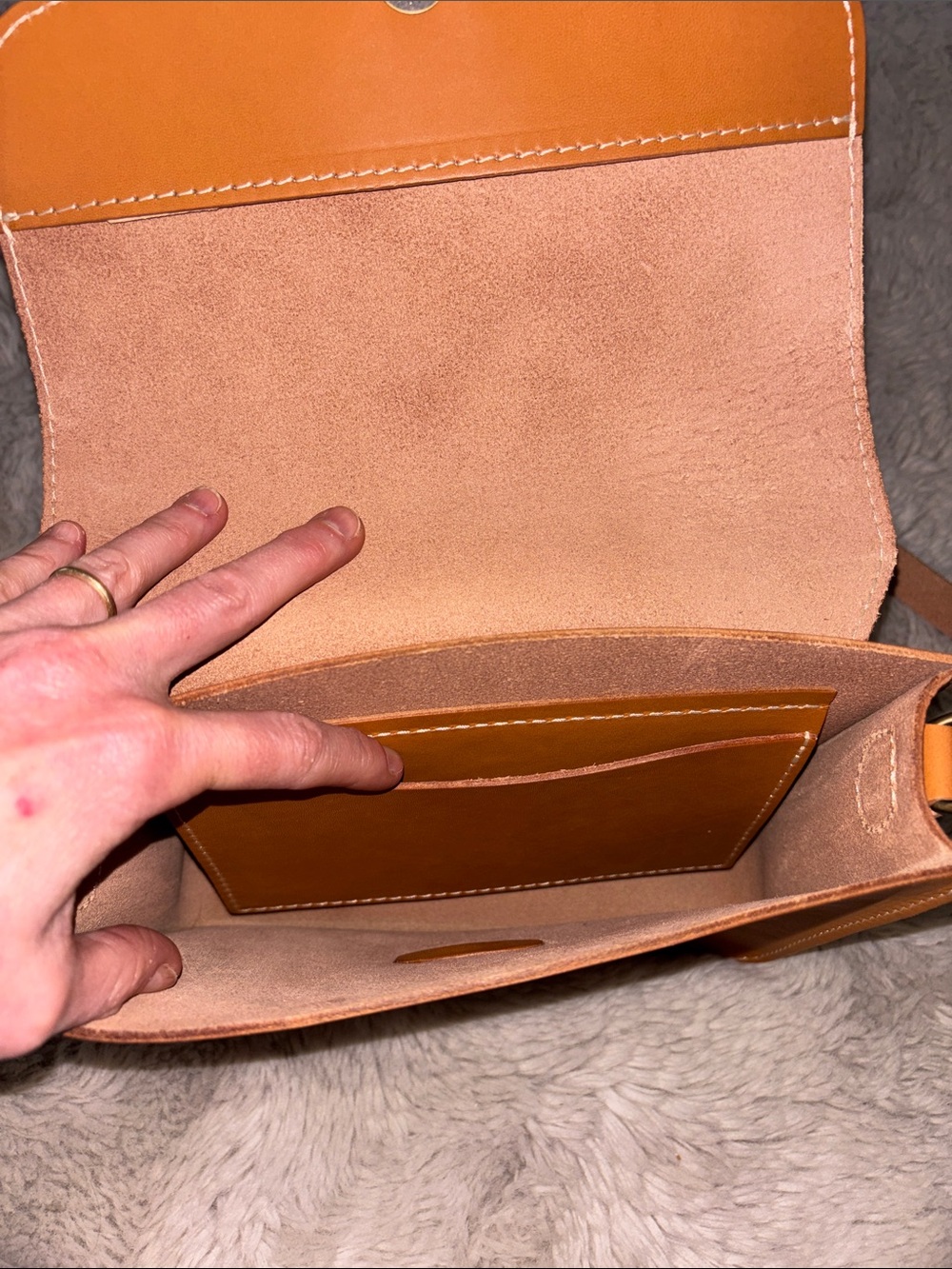 Portland Leather Cognac Brown Crossbody Bag - Picture 6 of 10